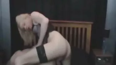 Nina đồ lót sex thủ dâm với chó phụ nữ