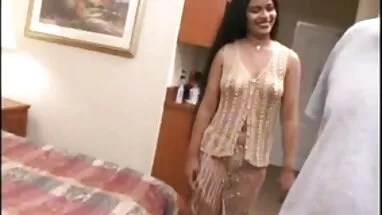 Sandra Nga gái xinh thủ dâm bằng móc treo quần áo đã vui vẻ qua Lỗ