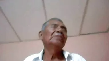 Cô gái hậu môn thu dam sex trên cả bốn chân.