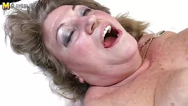 3 cô gái xinh đẹp trong một bể. phim sex dưa chuột