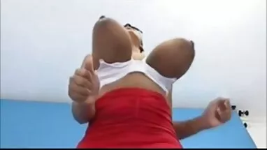 Cô bé tu suong lon chay nuoc vợ da đen